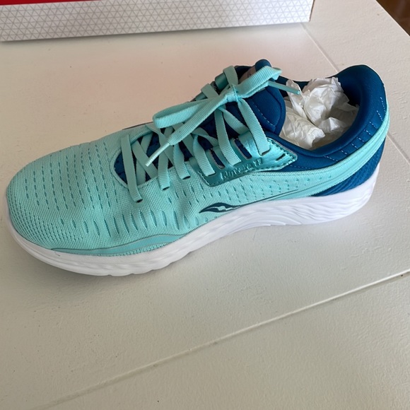 Saucony Women’s running shoes, Kinvara model, size 8. - Picture 3 of 5